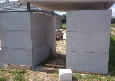 słupy z betonu architektonicznego