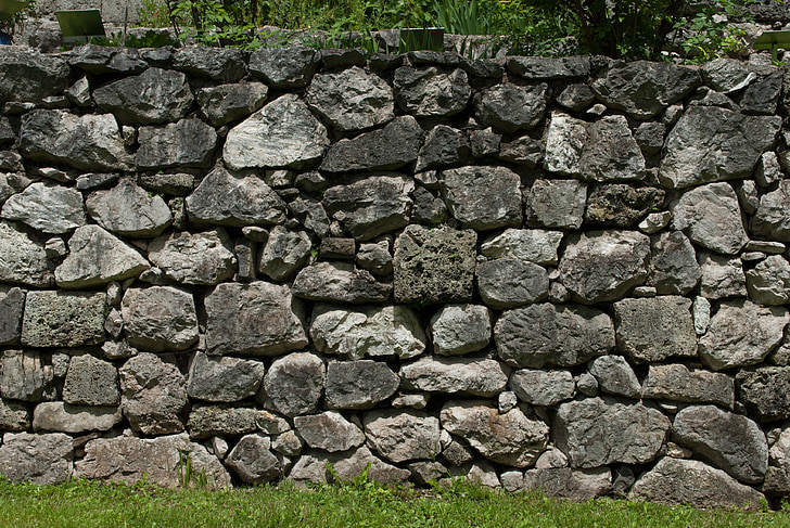 murek ogrodowy z kamienia
